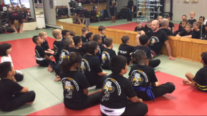 comment-enseigner-aux-enfants-avec-l-aide-des-arts-martiaux